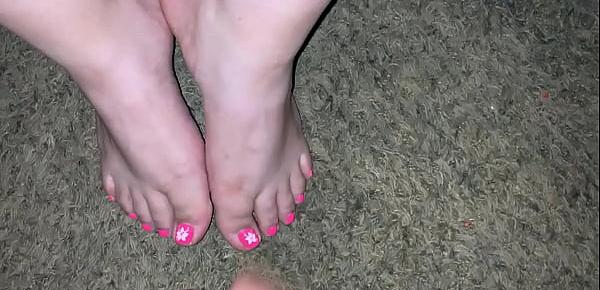  Cumhots on beautiufl Sexy feet and toes CUMPILATION (Amatuer Latina Feet)